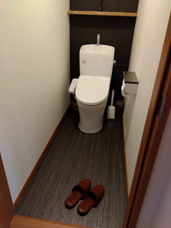 桐生市オキヤゲストハウス＆タパスバーのトイレ