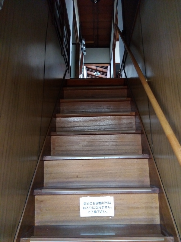 桐生市オキヤゲストハウス＆タパスバーの階段