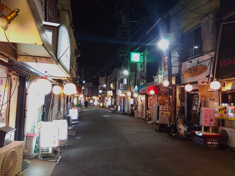 横須賀中央駅前の若松マーケット