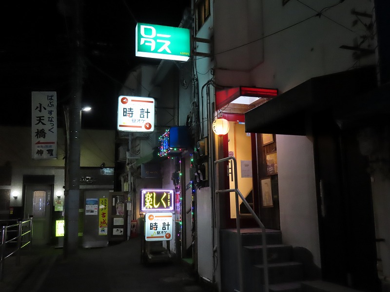 横須賀中央駅前の若松マーケット