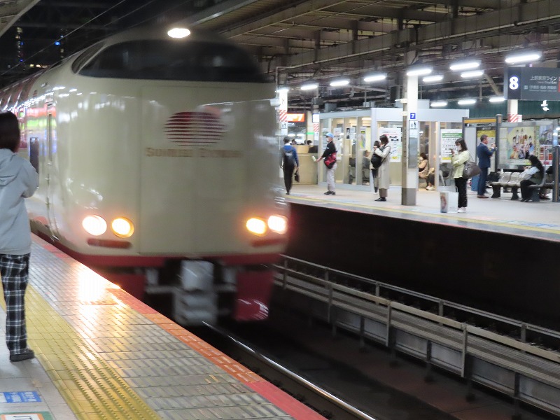 寝台特急サンライズ瀬戸・出雲が出発する東京駅9番ホーム