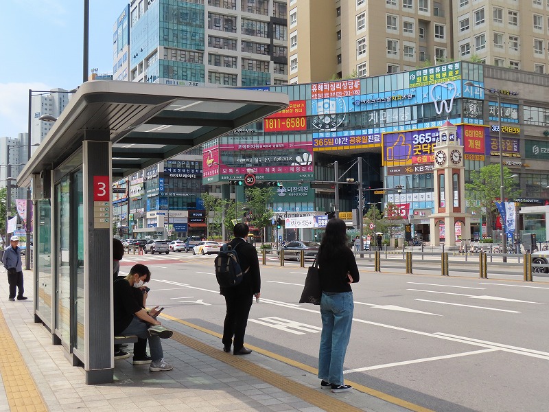 ソウルの地下鉄ミサ駅前のバス停
