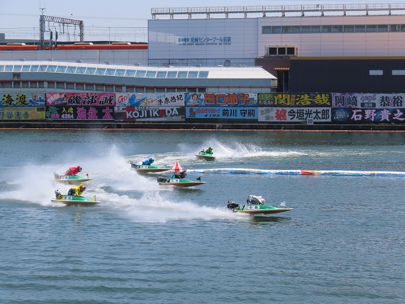 ボートレース尼崎の外スタンドから見た競走水面