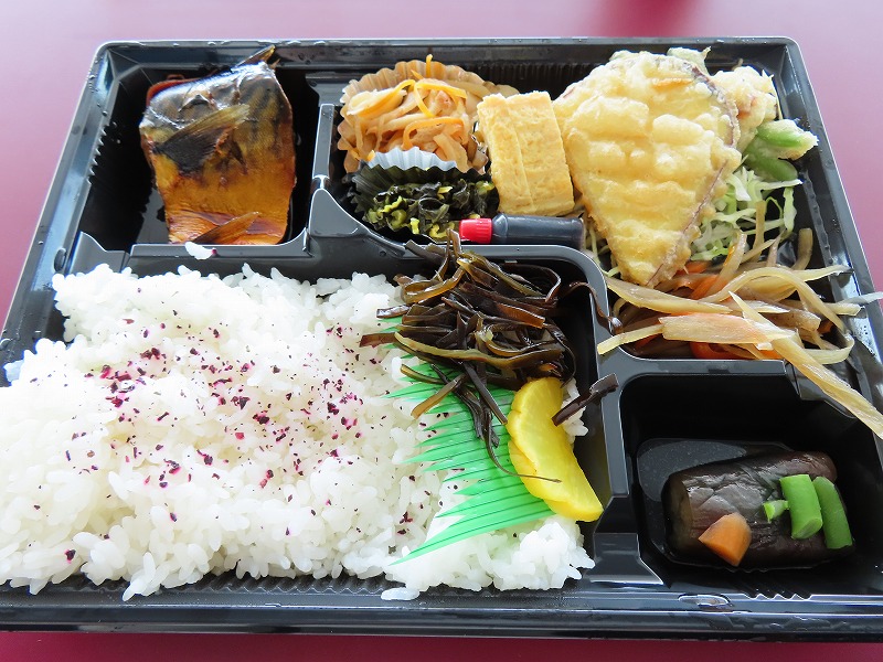 ボートレース尼崎の食堂「丸久」のお弁当