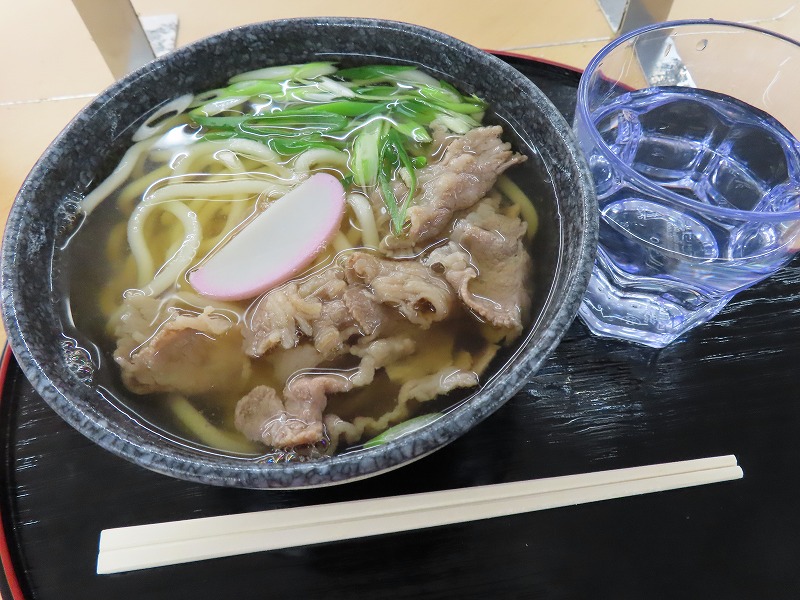 ボートレース尼崎場内1階『まるちゃんうどん』の肉うどん