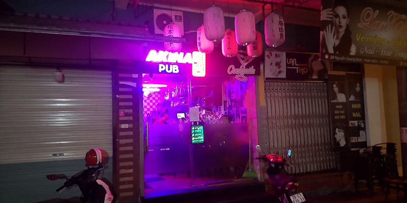 ハノイ「AKINA PUB」の外観