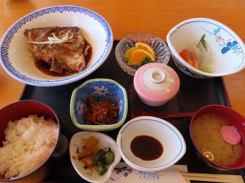 海峡ビューしものせきの2階レストランのあら炊き定食