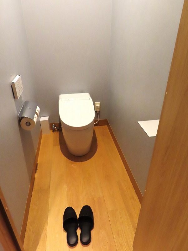 ホテル「OMO7大阪」のキングルームのトイレ