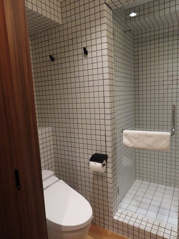 OMO5京都三条のクイーンルームのトイレ