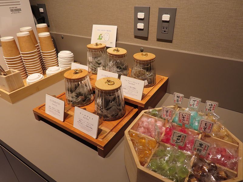 OMO5京都三条の無料のお茶と飴