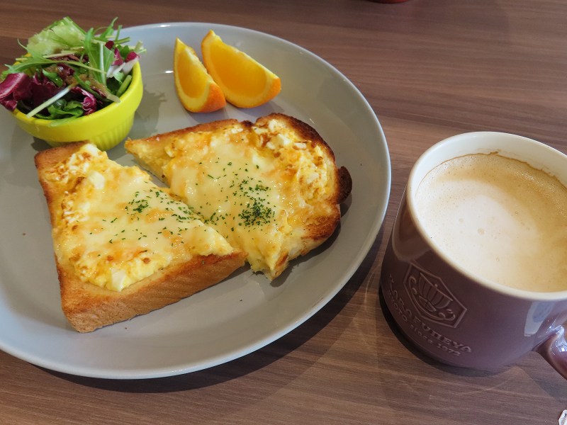 京都三条「からふね屋珈琲本店」のモーニングセット